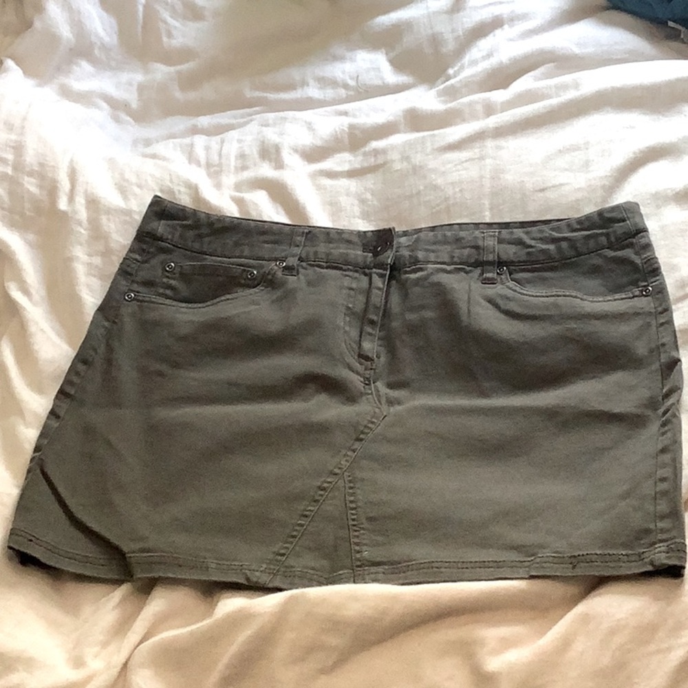 Green Skirt by Kenar